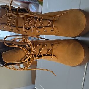 Timberland Women's Heeled Boots in Tan and Dark Brown